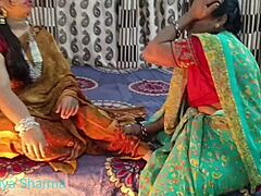 Indisk bysex med desi nokar malkin och styvmamma i hardcore-video