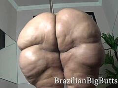 Brazilski model z velikimi zadnjicami z veliko ritjo draži in se močno jebe